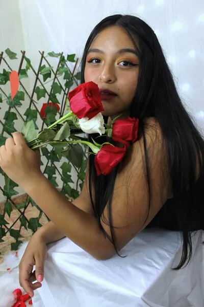 Live sex webcam photo for MarianaVargas #6138719