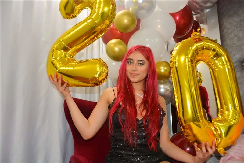 Live sex webcam photo for YvonneSheeran #2711573