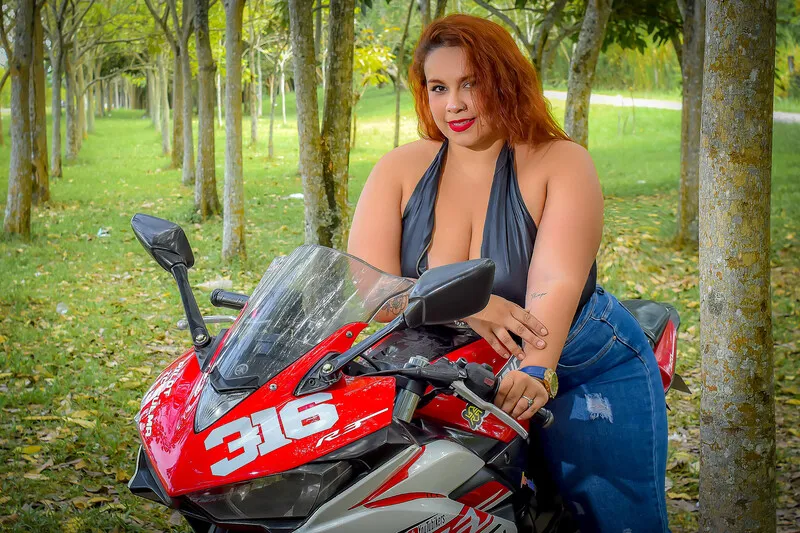 Live sex webcam photo for NinaLisboahh #5391363