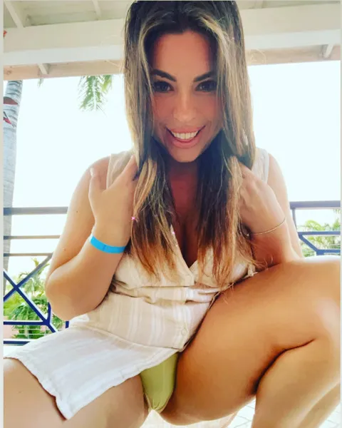 Live sex webcam photo for EmmyJames69 #2456165