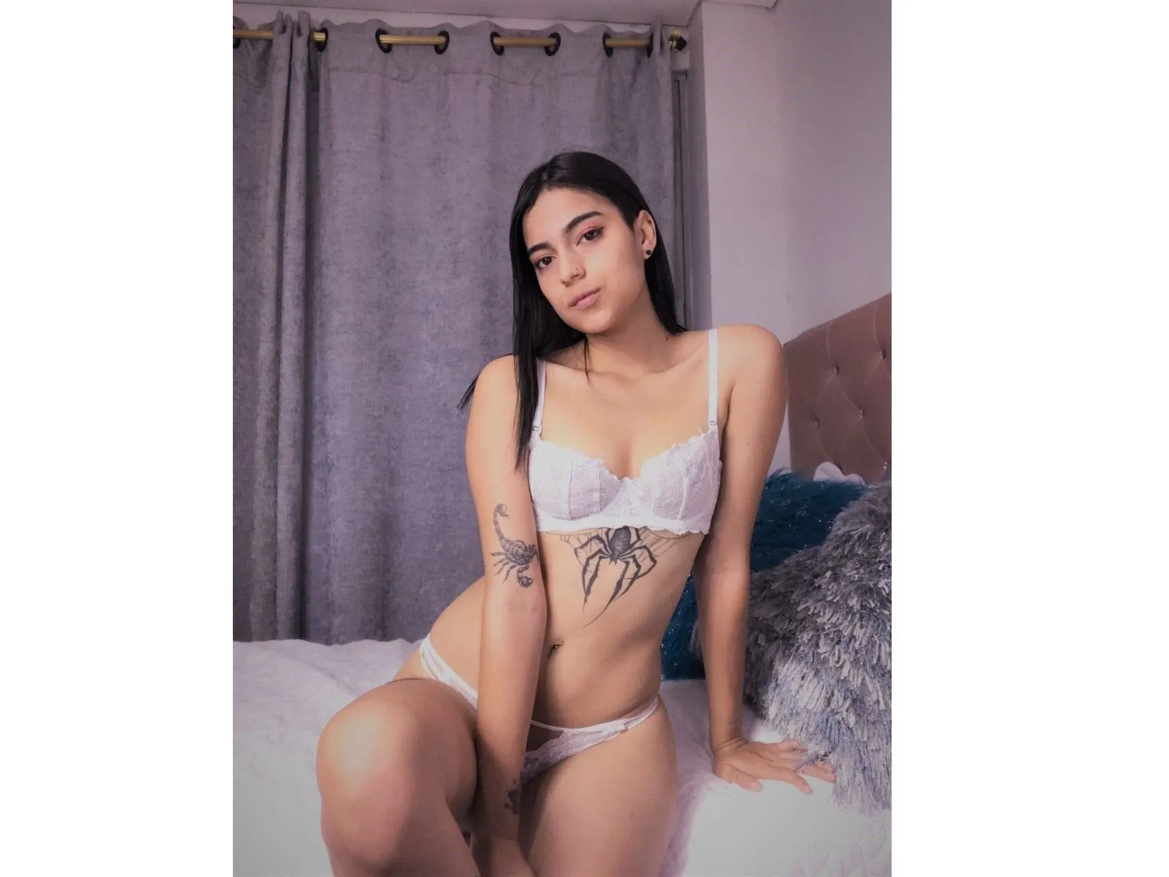 Live sex webcam photo for GenesisFox #2483863