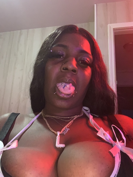 Live sex webcam photo for Xxxzoticlove18 #2787170