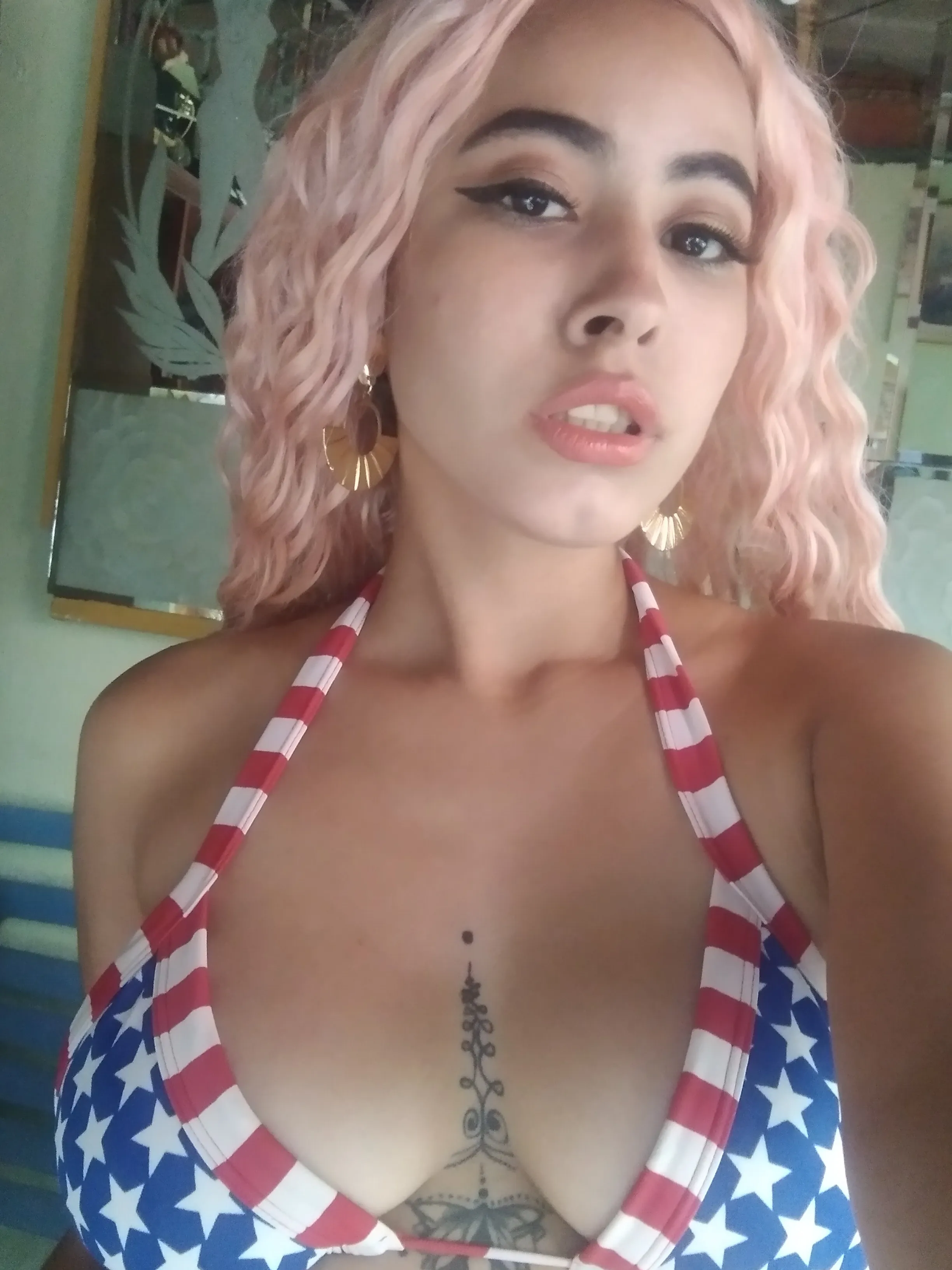 Live sex webcam photo for NicoleBlum #7774197