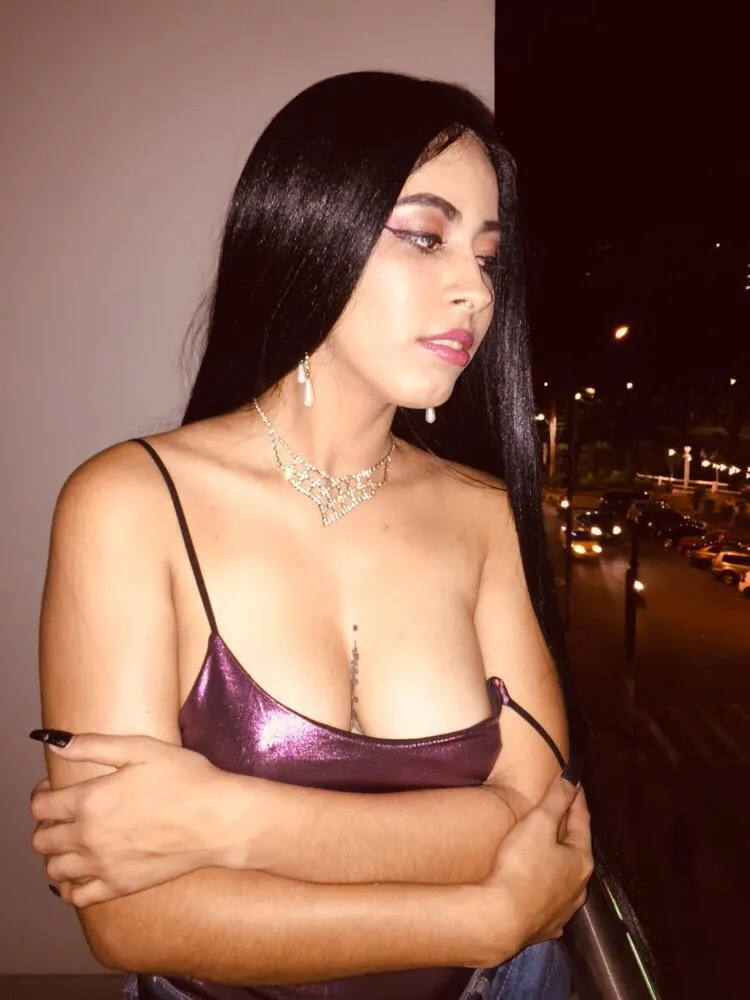 Live sex webcam photo for NicoleBlum #7774205