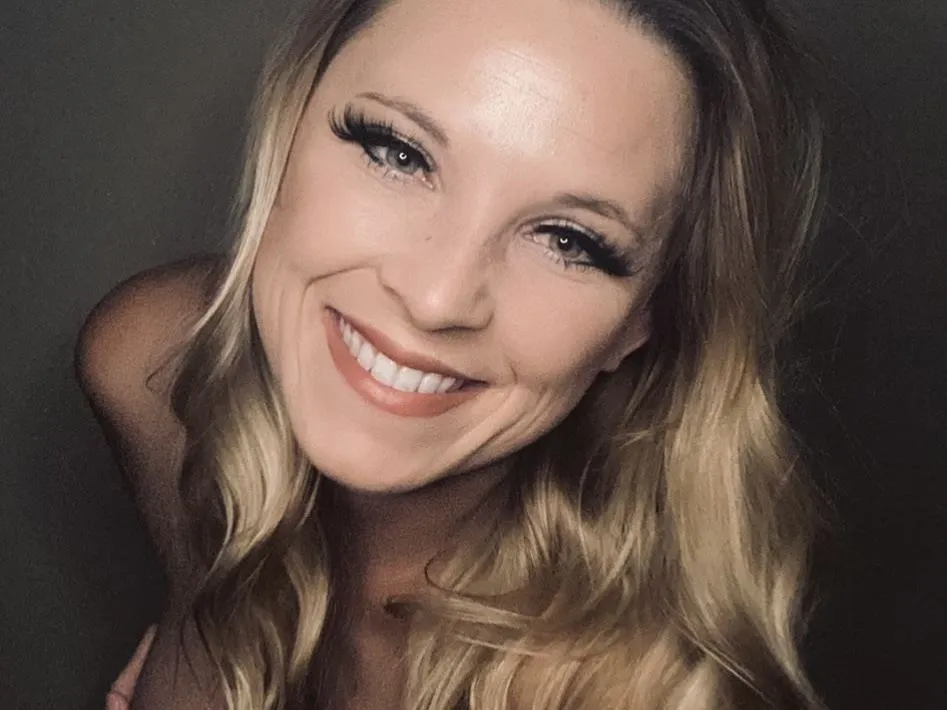 Live sex webcam photo for Emily91 #4079340