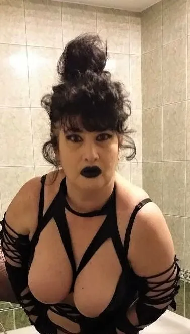 Live sex webcam photo for QueenElvyra #7900660