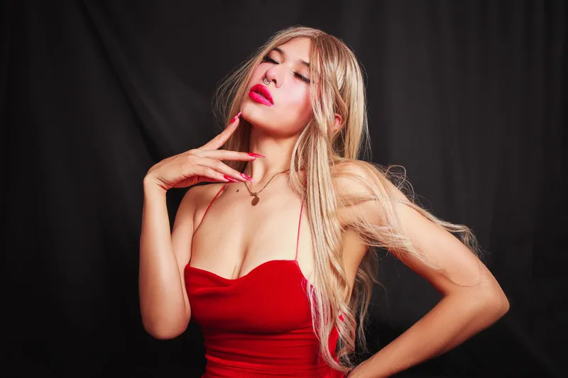 Live sex webcam photo for MartinnaEvans #5896524