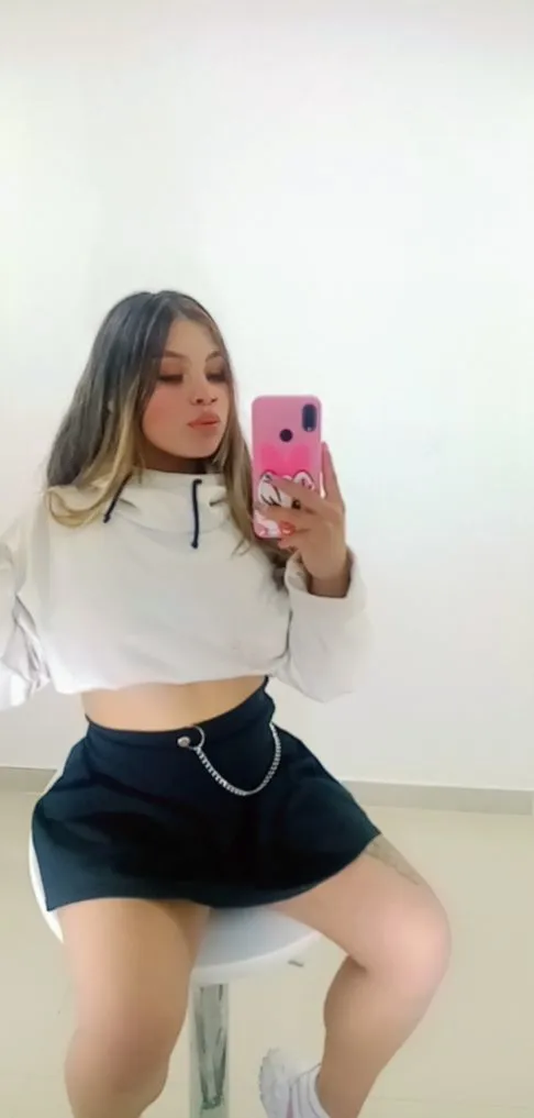 Live sex webcam photo for CarlaWet18 #7298686