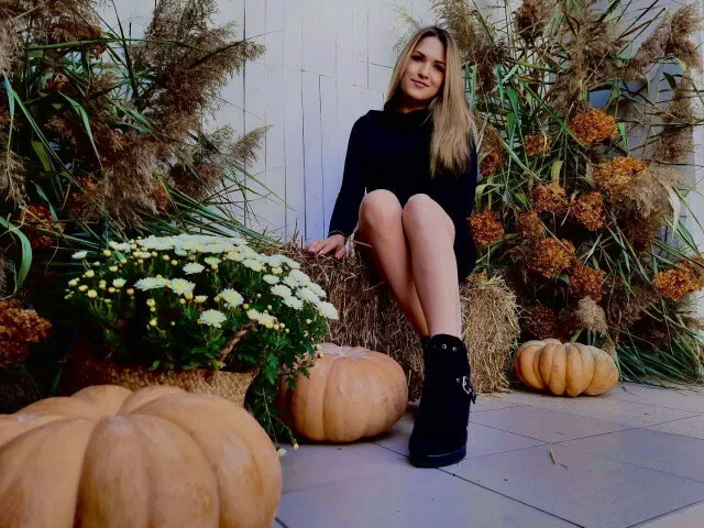 Live sex webcam photo for IvvyGrey #7830991