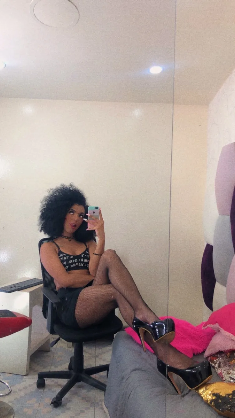 Live sex webcam photo for lauracollingss #8408423