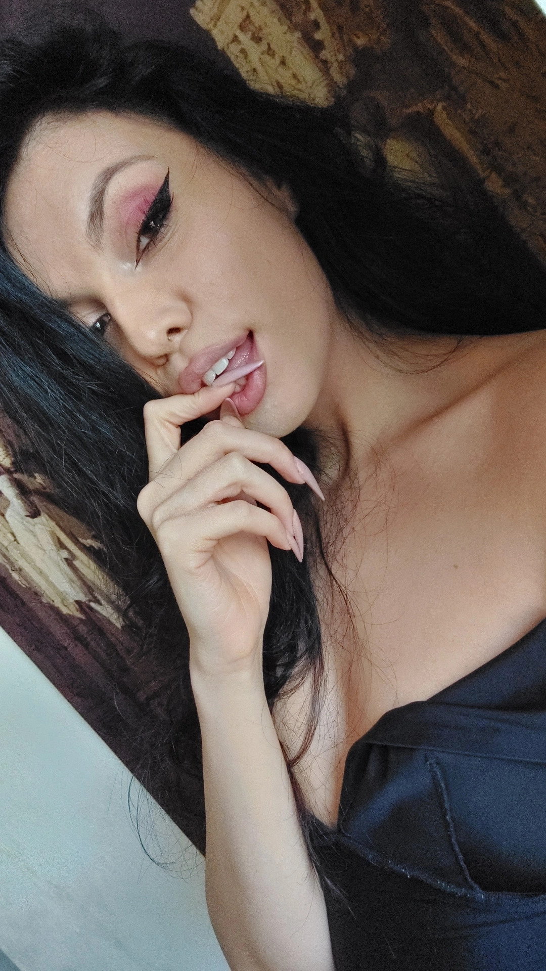 Live sex webcam photo for KassandraHarper #7171711