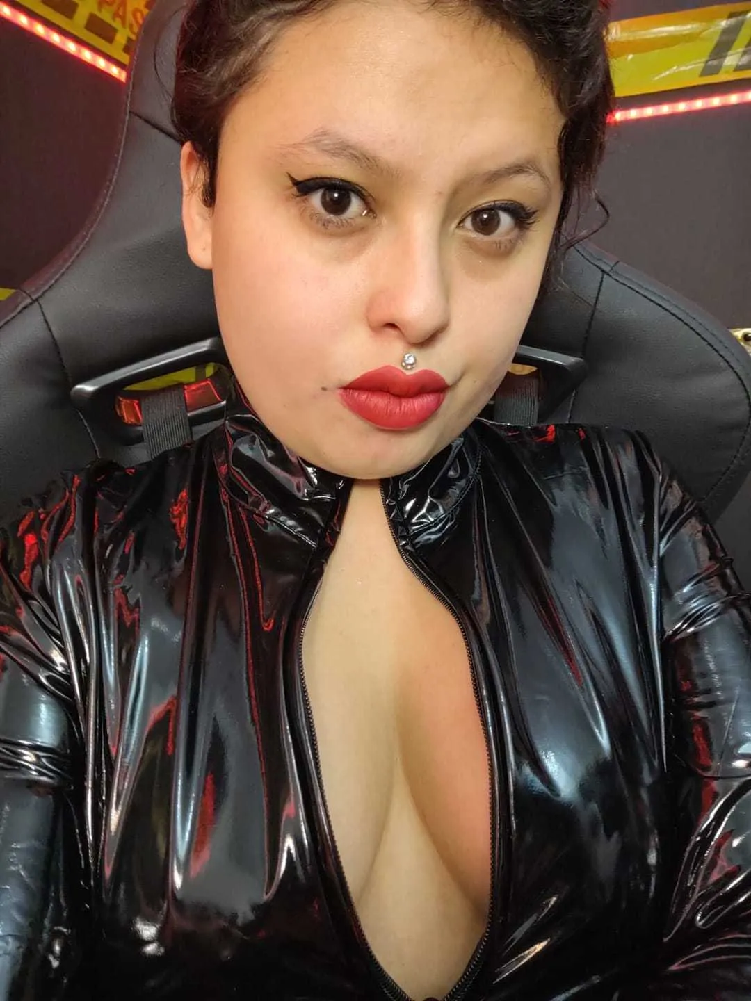 Live sex webcam photo for Noirdesire660 #7271227