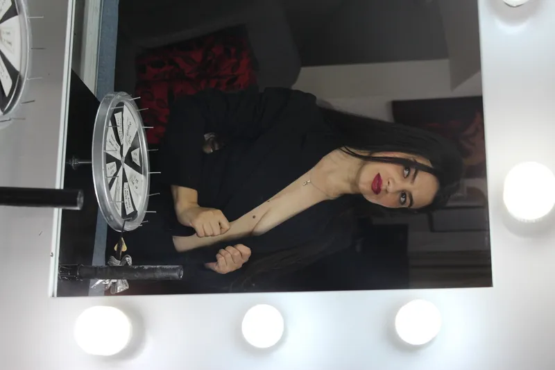 Live sex webcam photo for KatheNails19 #2530947