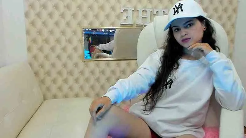 Live sex webcam photo for KatheNails19 #2530933