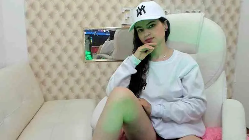 Live sex webcam photo for KatheNails19 #2530936