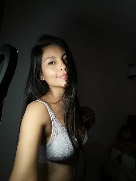 Live sex webcam photo for LuraReyes #3200077