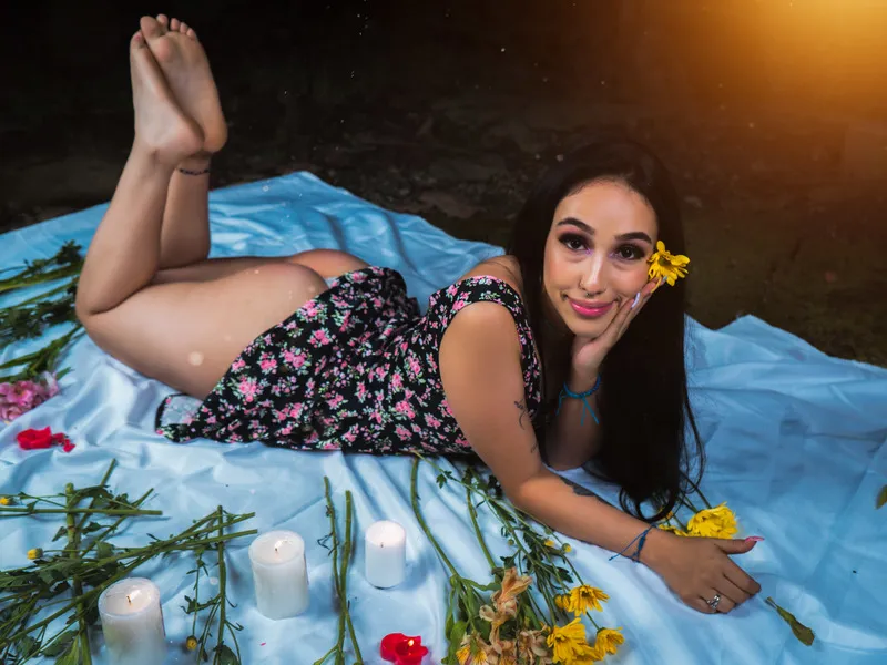 Live sex webcam photo for GabbyBrunete #3411057