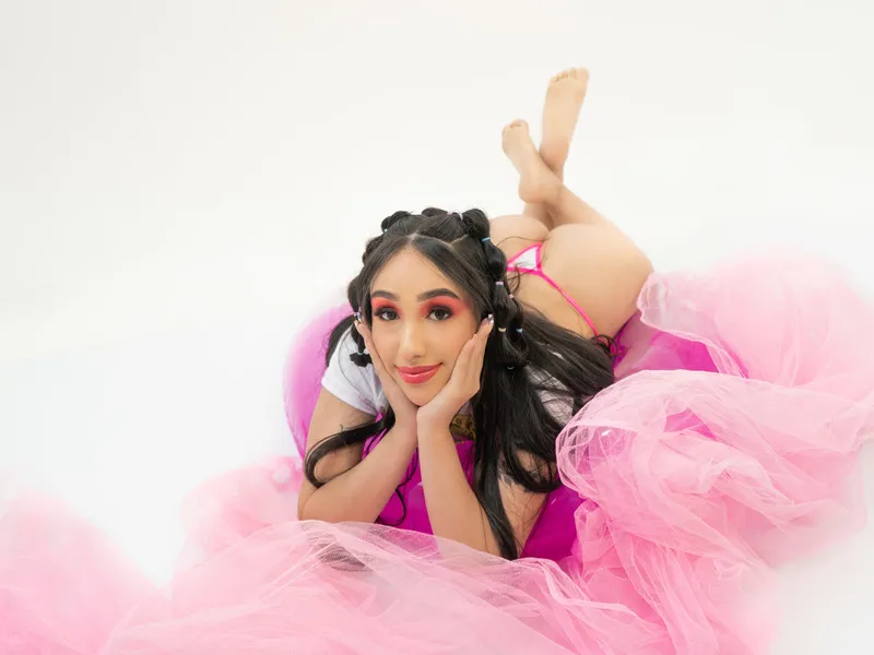 Live sex webcam photo for GabbyBrunete #2961045