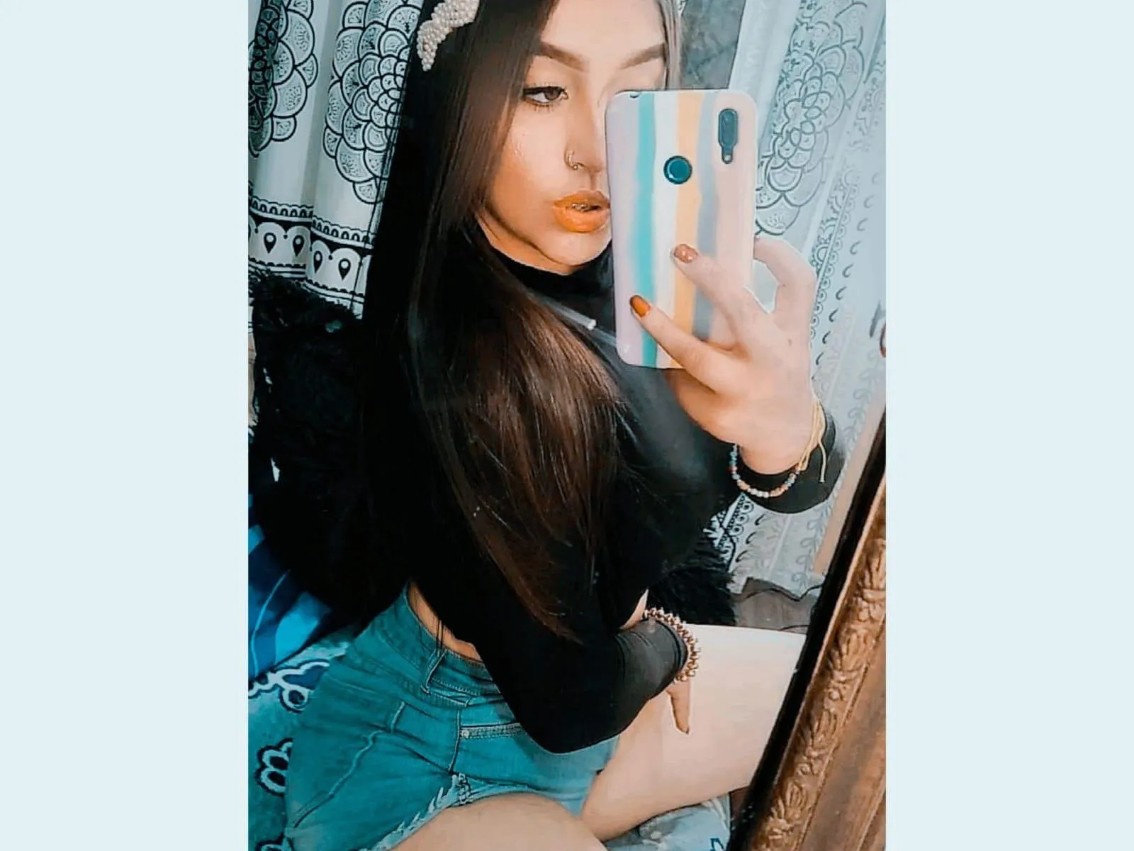 Live sex webcam photo for misscharlott #3392478
