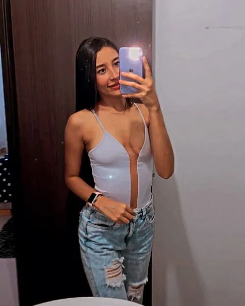 Live sex webcam photo for sweetymagie #3606405