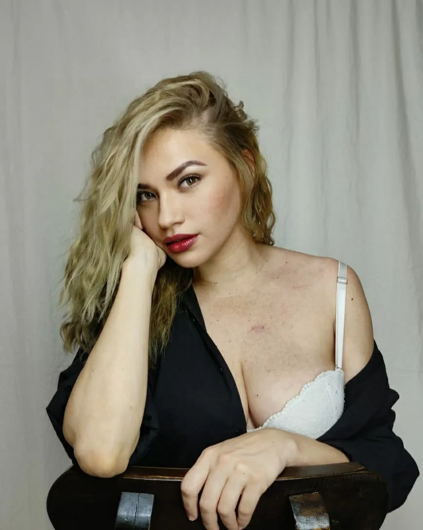 Live sex webcam photo for SabrinaWildd #7854102