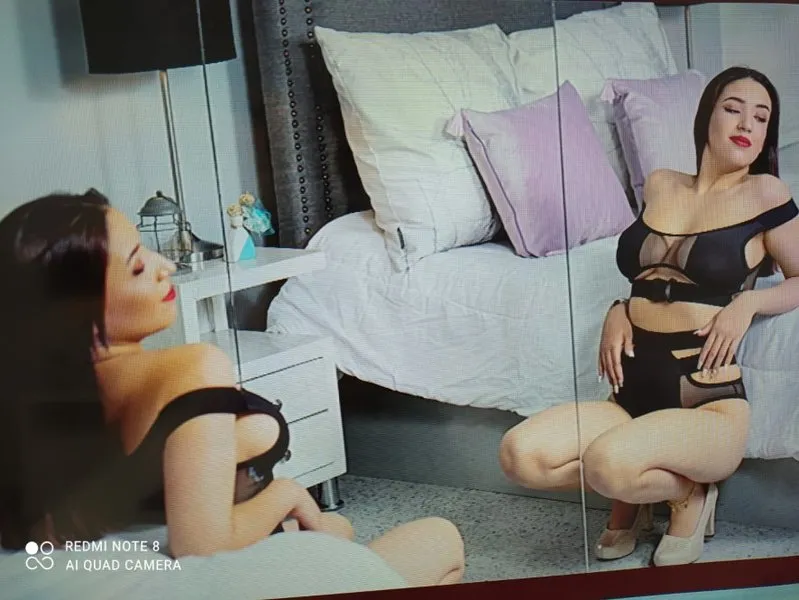 Live sex webcam photo for CiaraKarev #2764946