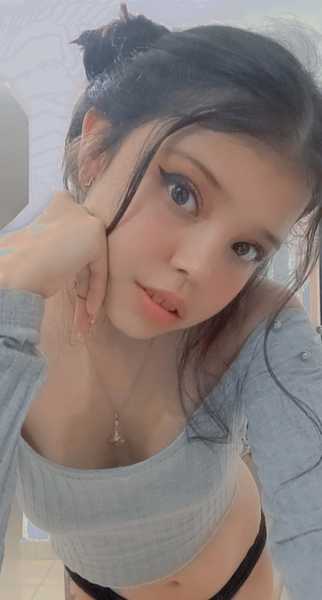 Live sex webcam photo for petitemasmela #2785342