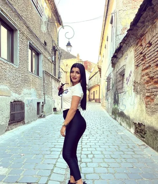 Live sex webcam photo for AnnabelleSquirts #2702225