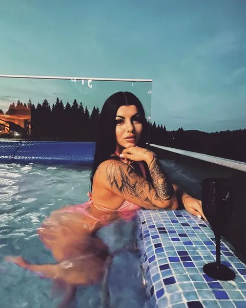 Live sex webcam photo for AnnabelleSquirts #2702218