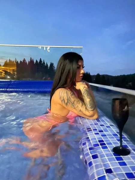 Live sex webcam photo for AnnabelleSquirts #2702224