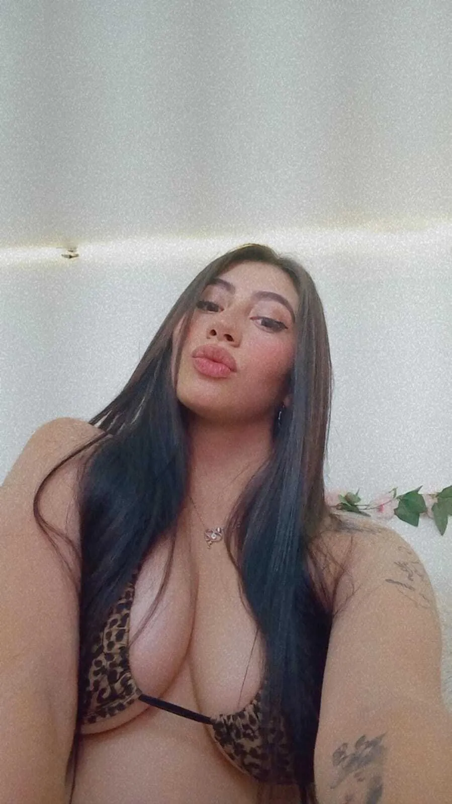 Live sex webcam photo for Mia_Thomsom #7944032