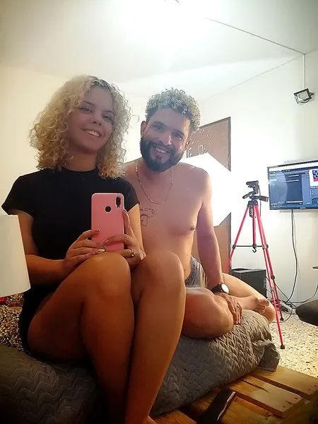 Live sex webcam photo for LiahandGroot #2671963