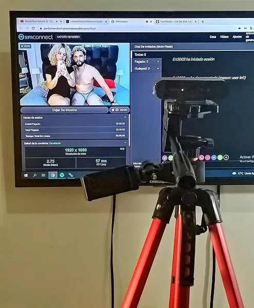 Live sex webcam photo for LiahandGroot #2671964