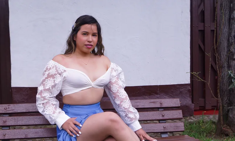 Live sex webcam photo for MartinaYounng #3158799