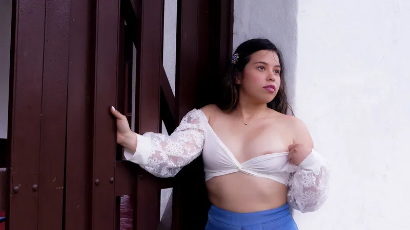 Live sex webcam photo for MartinaYounng #3267377