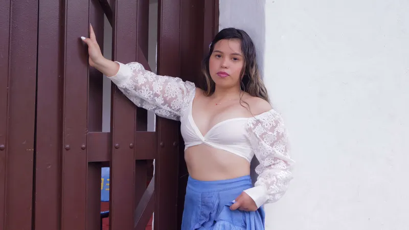 Live sex webcam photo for MartinaYounng #3143534