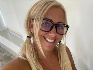 Live sex webcam photo for CocoJade #8608431