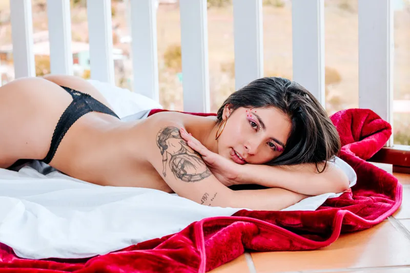 Live sex webcam photo for khloeFerreira #3303797