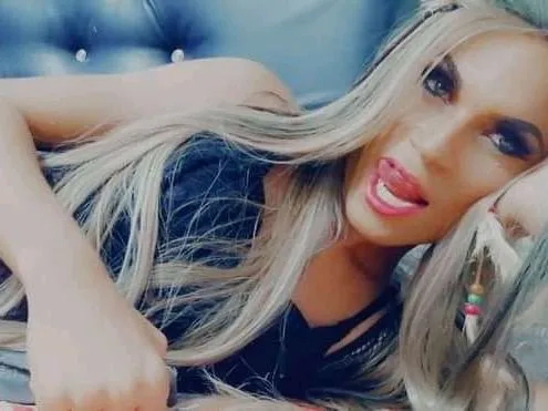 Live sex webcam photo for barbiexxx18 #2690572