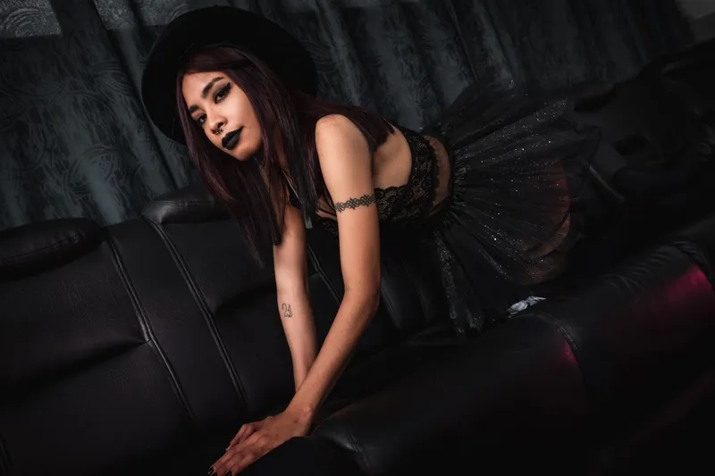 Live sex webcam photo for EmilyBrenson #2731044
