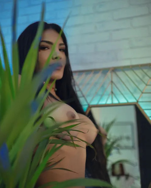 Live sex webcam photo for MarianaCruzz #5446210