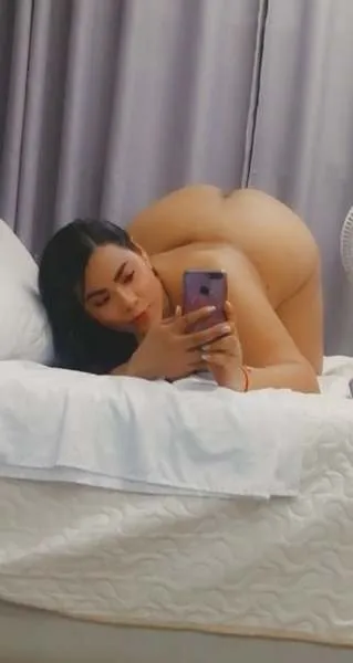 Live sex webcam photo for HelenMayer #3056377