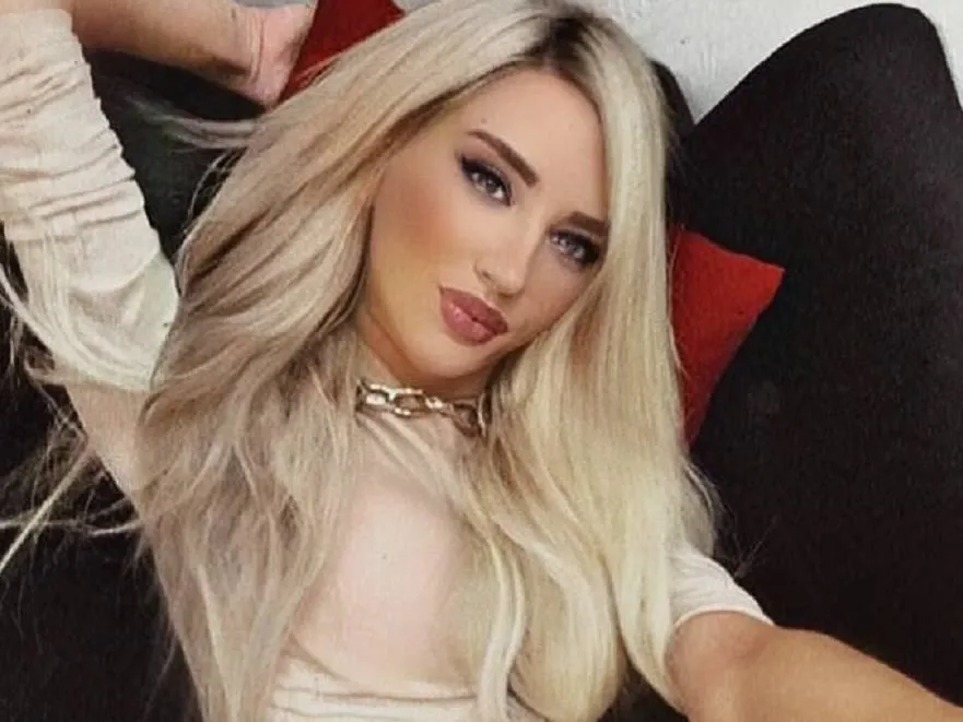 Live sex webcam photo for Chrisssttie #3898624