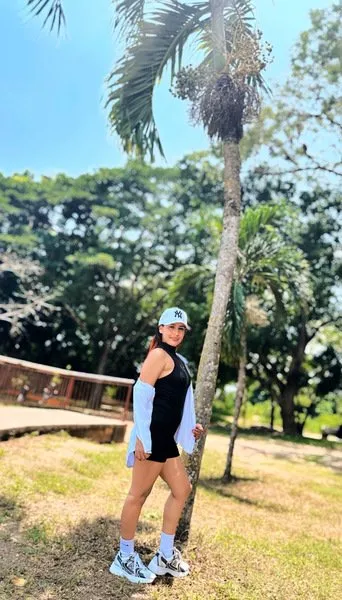 Live sex webcam photo for BbyySophie74 #7151060