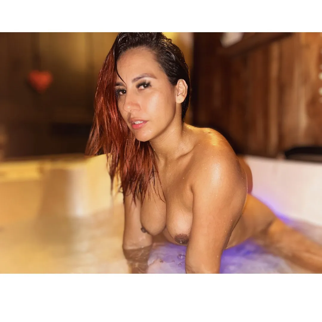 Live sex webcam photo for BbyySophie74 #7151030