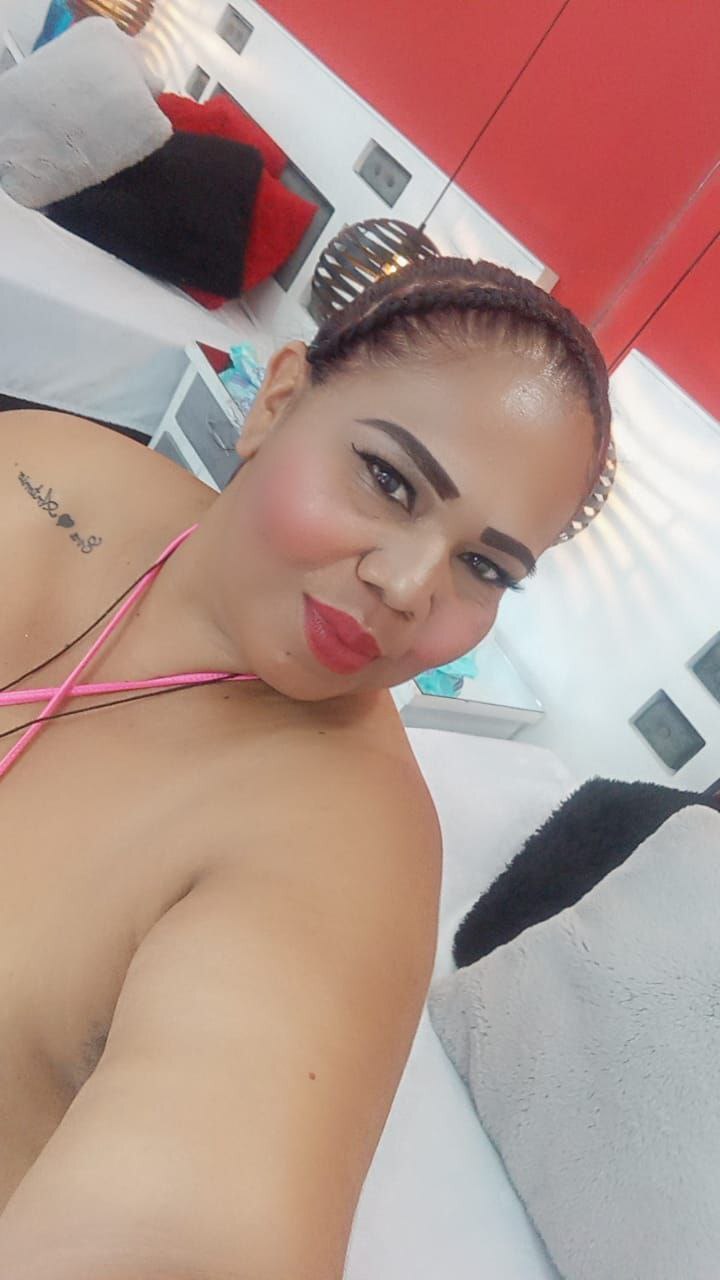 Live sex webcam photo for EricaHoftman #7419445