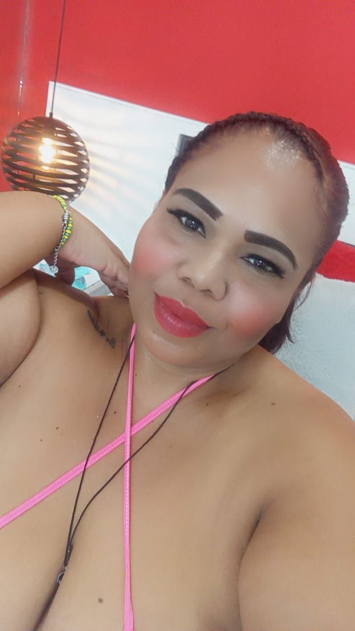 Live sex webcam photo for EricaHoftman #7419444