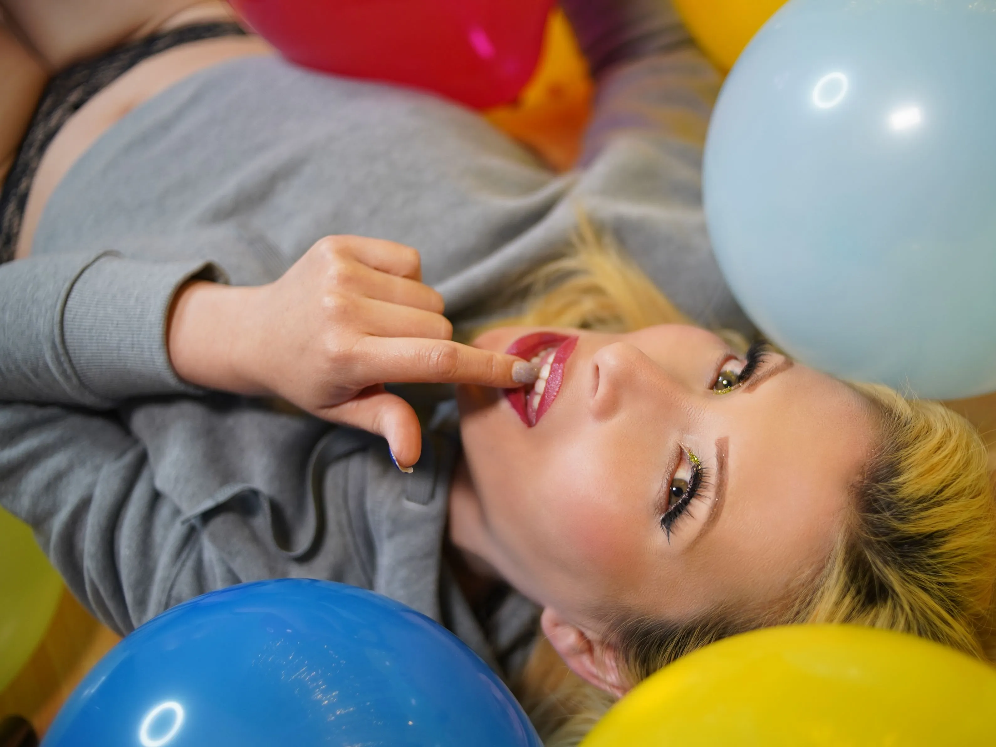 Live sex webcam photo for MiaLaurente #5516956