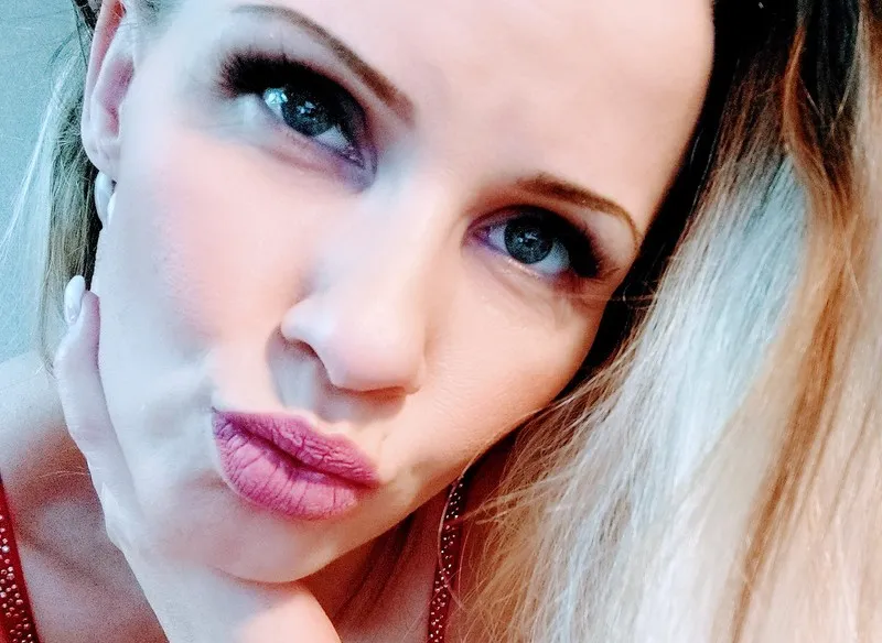 Live sex webcam photo for Lauralust89 #3189377