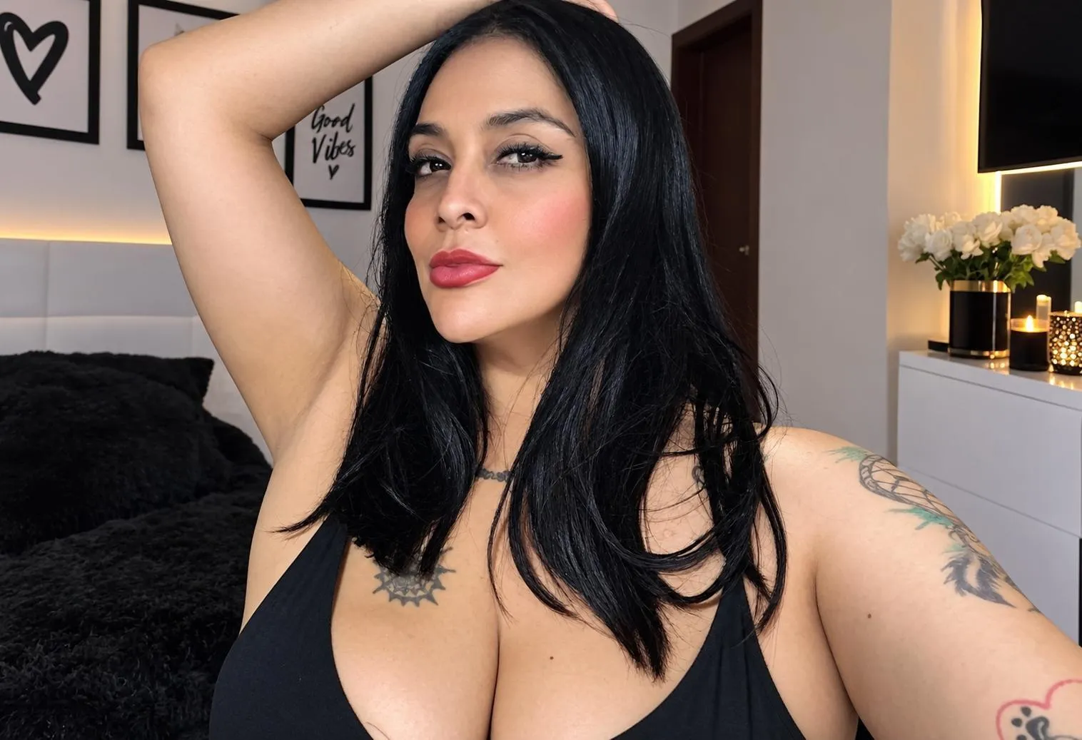 Live sex webcam photo for SharySquirtTits #8698464